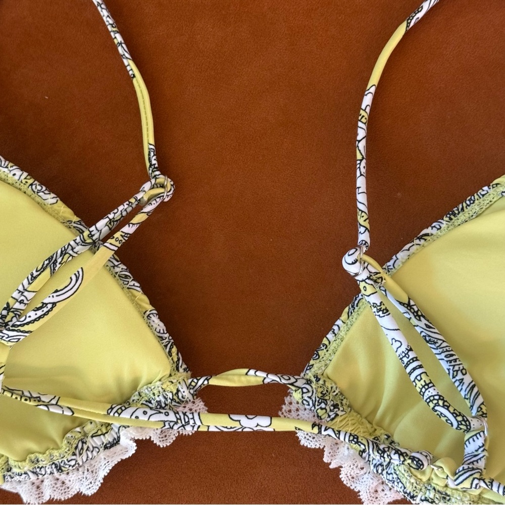 F21 Paisley Triangle Bikini Top with Lace Trim + Smocked Detail | S | NWOT - Picture 5 of 6